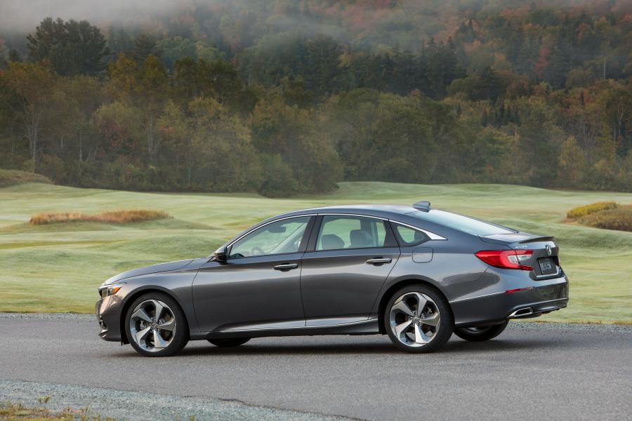  Honda Accord Touring Hybrid 2017 года  (NA) (фото 152 из 170)